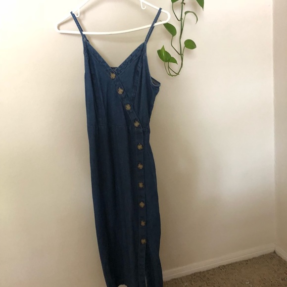 Trendy Midi Dress - Picture 3 of 5